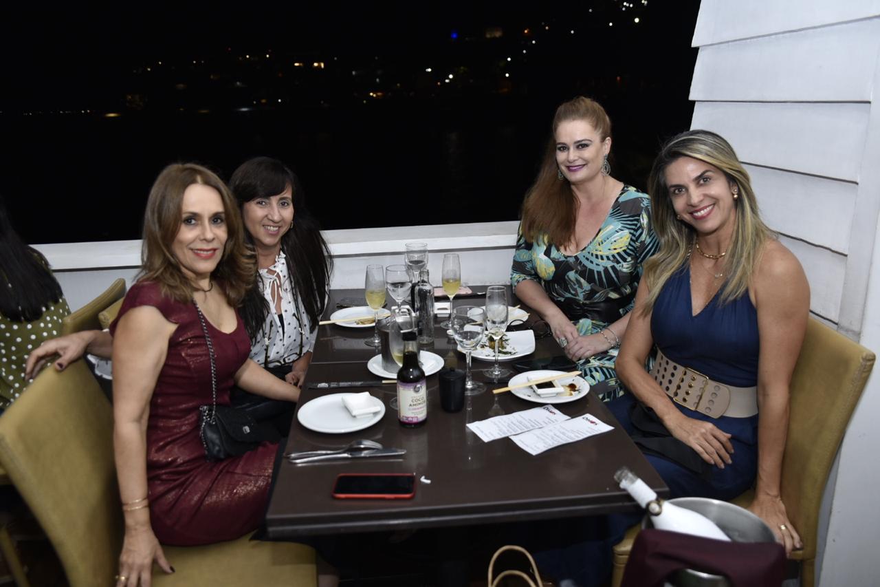  Marília Sacramento, Bárbara Almeida, Patrícia Godoi e Fabiana Pelegrino    